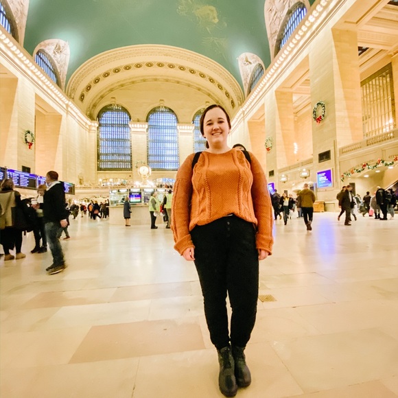 Meet your Poshmark Ambassador, Taylor - Picture 2 of 2